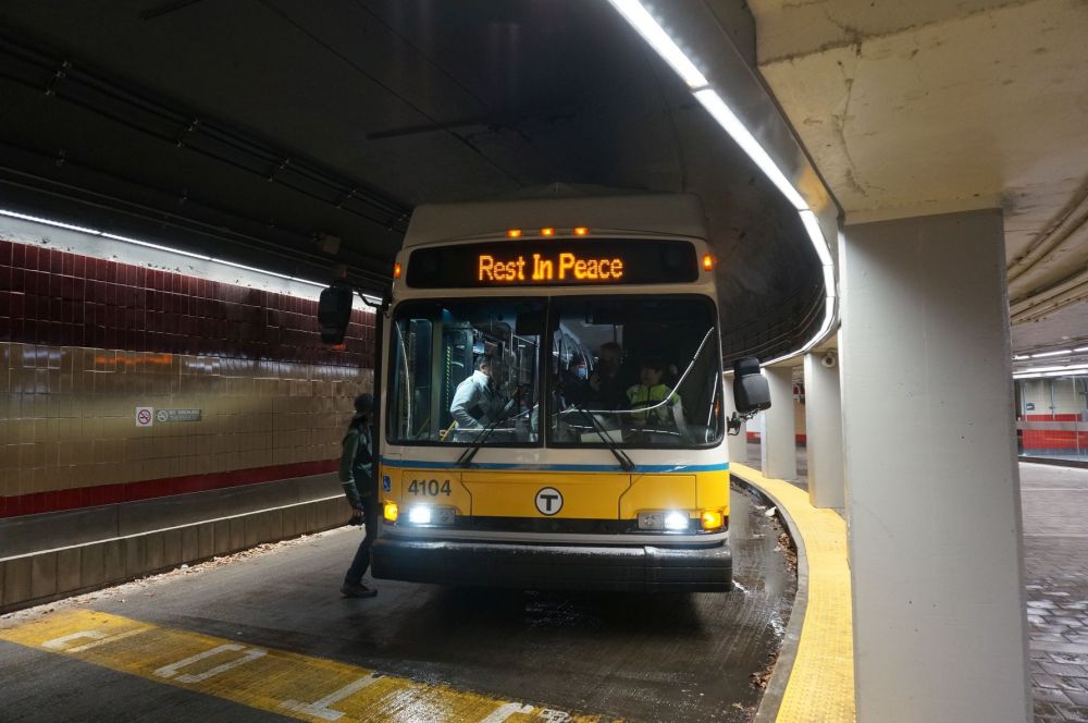 Yellow Trolleybus 4104 in Harvard Busway