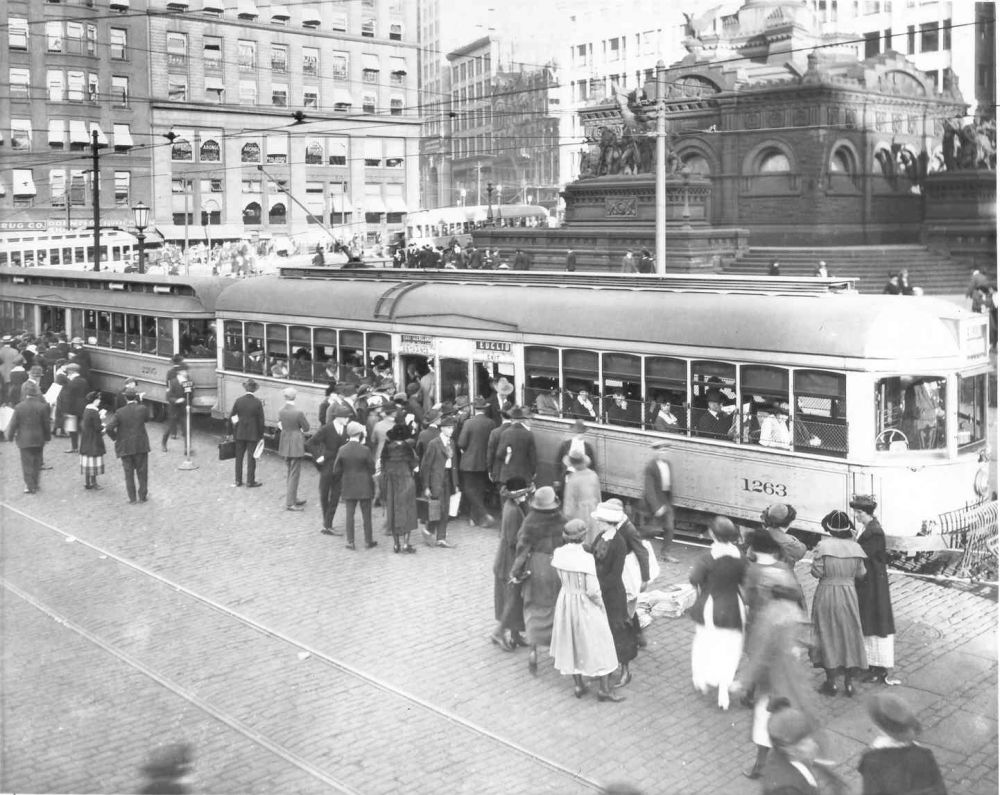 Yellow 1227 Trolley in Cleveland in 1916
