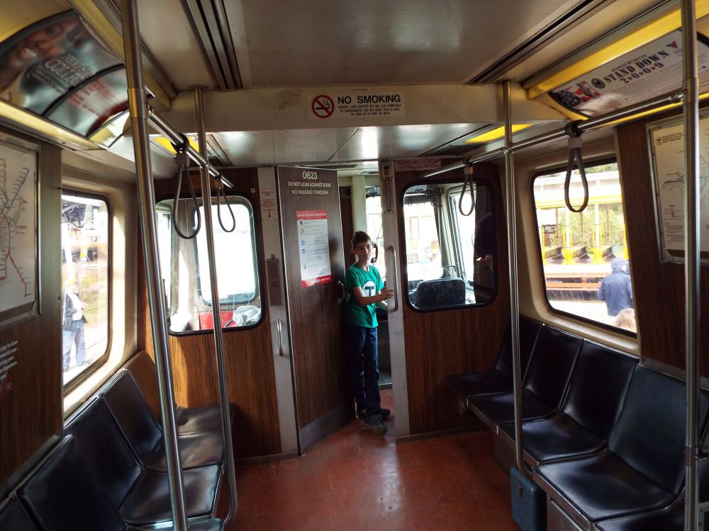 Subway cars 0622-0623 interior
