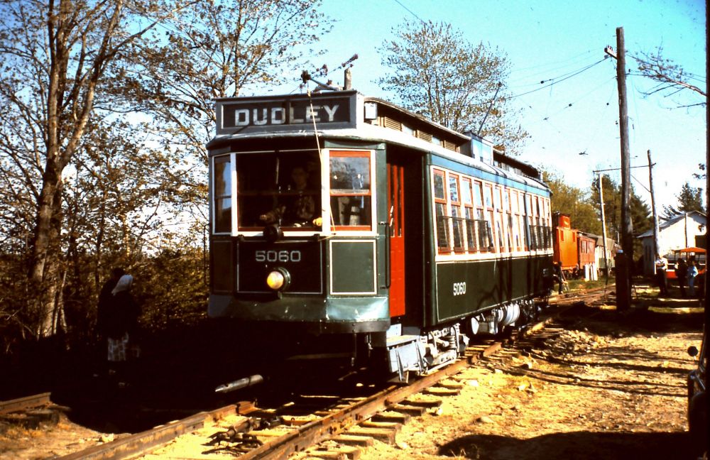 Green trolley 5060